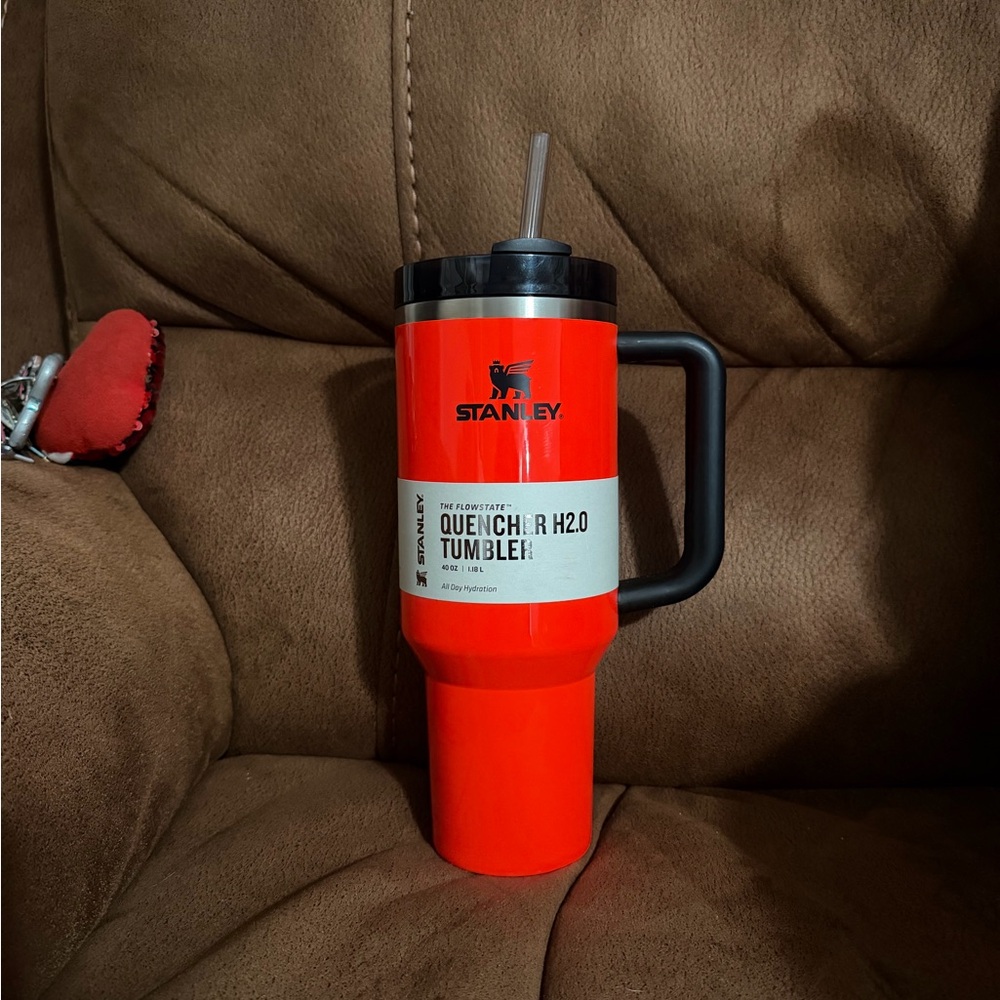 Stanley cup neon orange Quencher H2.0 Tumbler new black 40 oz